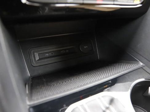 Used 2022 Volkswagen Atlas Cross Sport SE image 30