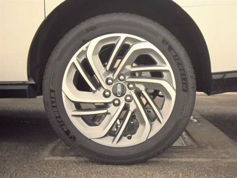Used 2025 Lincoln Navigator L Reserve AWD/4WD image 10