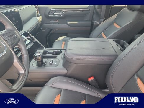 Used 2025 GMC Sierra 1500 AT4 w/ AT4 Premium Package AWD/4WD image 15