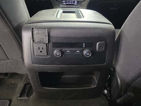 Used 2017 Chevrolet Suburban LS RWD image 10