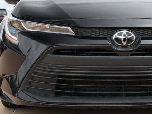 Used 2024 Toyota Corolla LE image 9