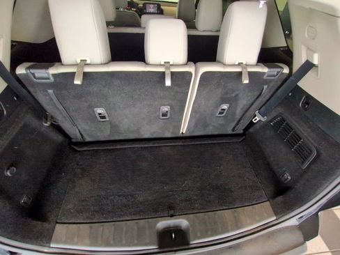 Used 2022 Nissan Pathfinder SV image 29