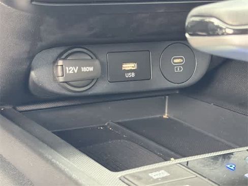 Certified 2025 Hyundai Elantra SEL image 24