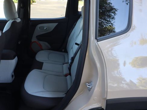 Used 2015 Jeep Renegade Latitude w/ Popular Equipment Group AWD/4WD image 20