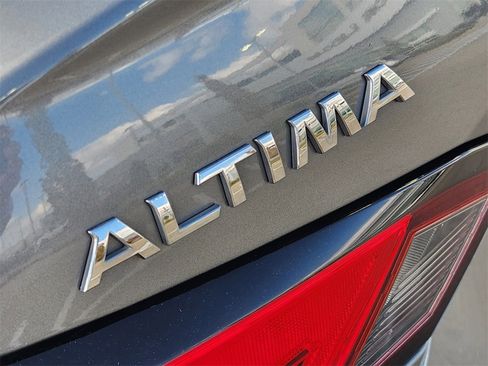 Used 2021 Nissan Altima 2.5 SV w/ SV Premium Package image 11