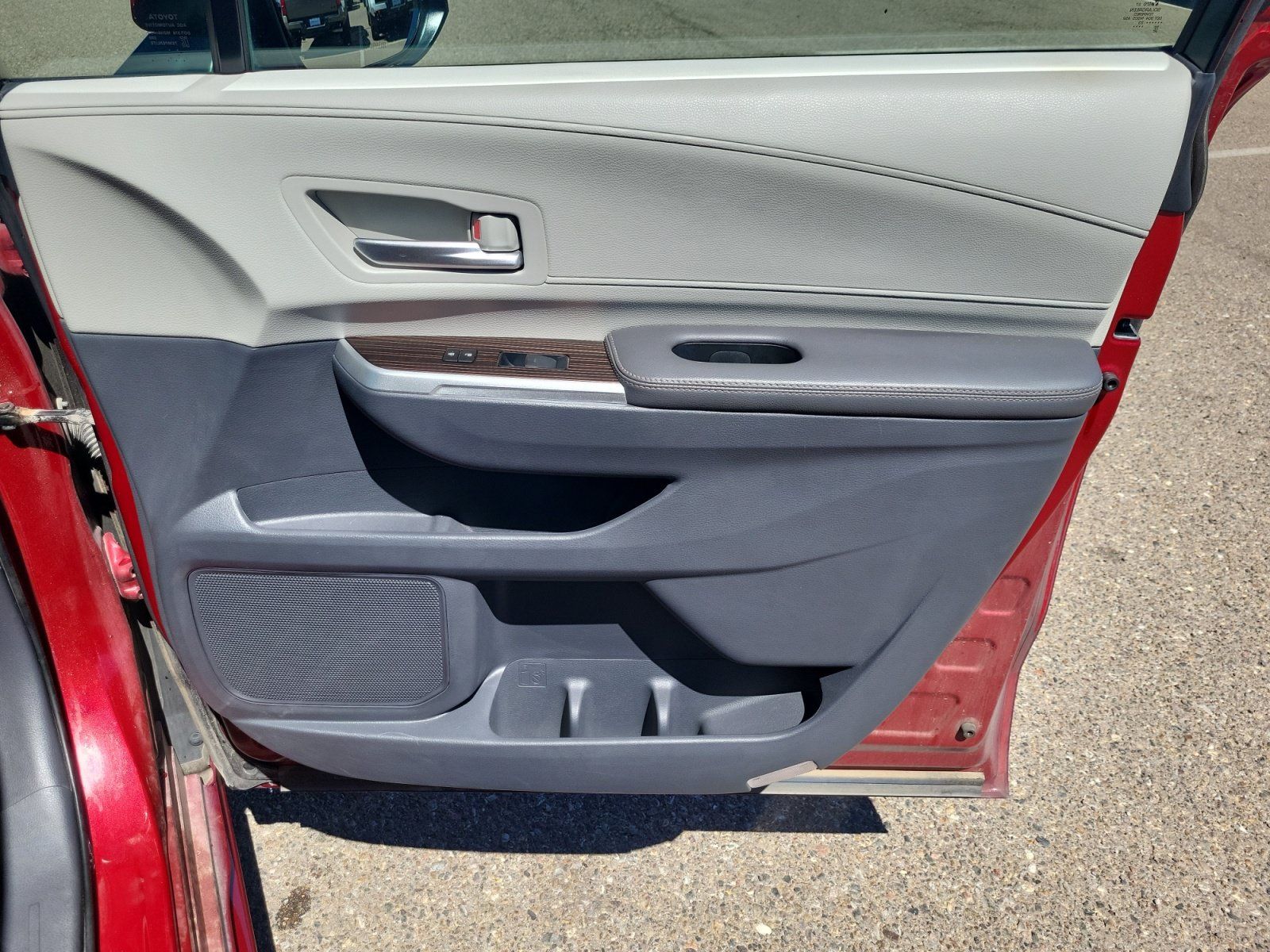Certified 2023 Toyota Sienna XLE FWD image 25