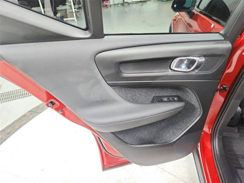 Used 2021 Volvo XC40 T5 R-Design w/ Protection Package image 33