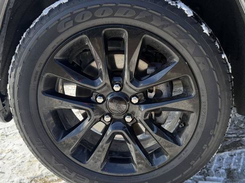 Used 2018 Jeep Grand Cherokee Altitude image 45