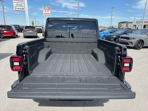 Used 2023 Jeep Gladiator Overland image 5