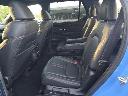 Used 2025 Honda Pilot TrailSport image 13