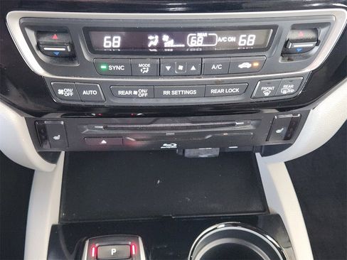 Certified 2020 Honda Pilot Touring image 18