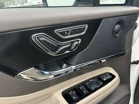 Used 2023 Lincoln Corsair Reserve w/ Equipment Group 202A image 10