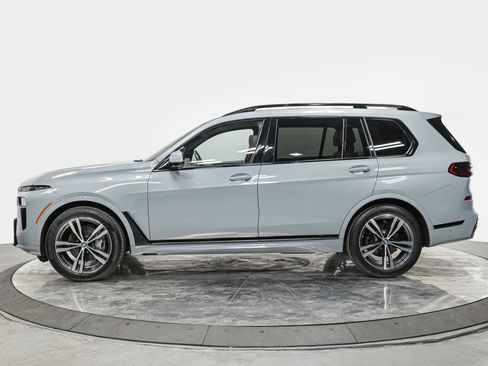 Used 2024 BMW X7 xDrive40i w/ M Sport Package AWD/4WD image 2