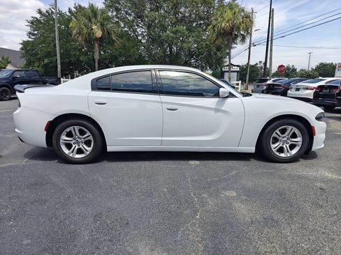 Used 2020 Dodge Charger SXT RWD image 4