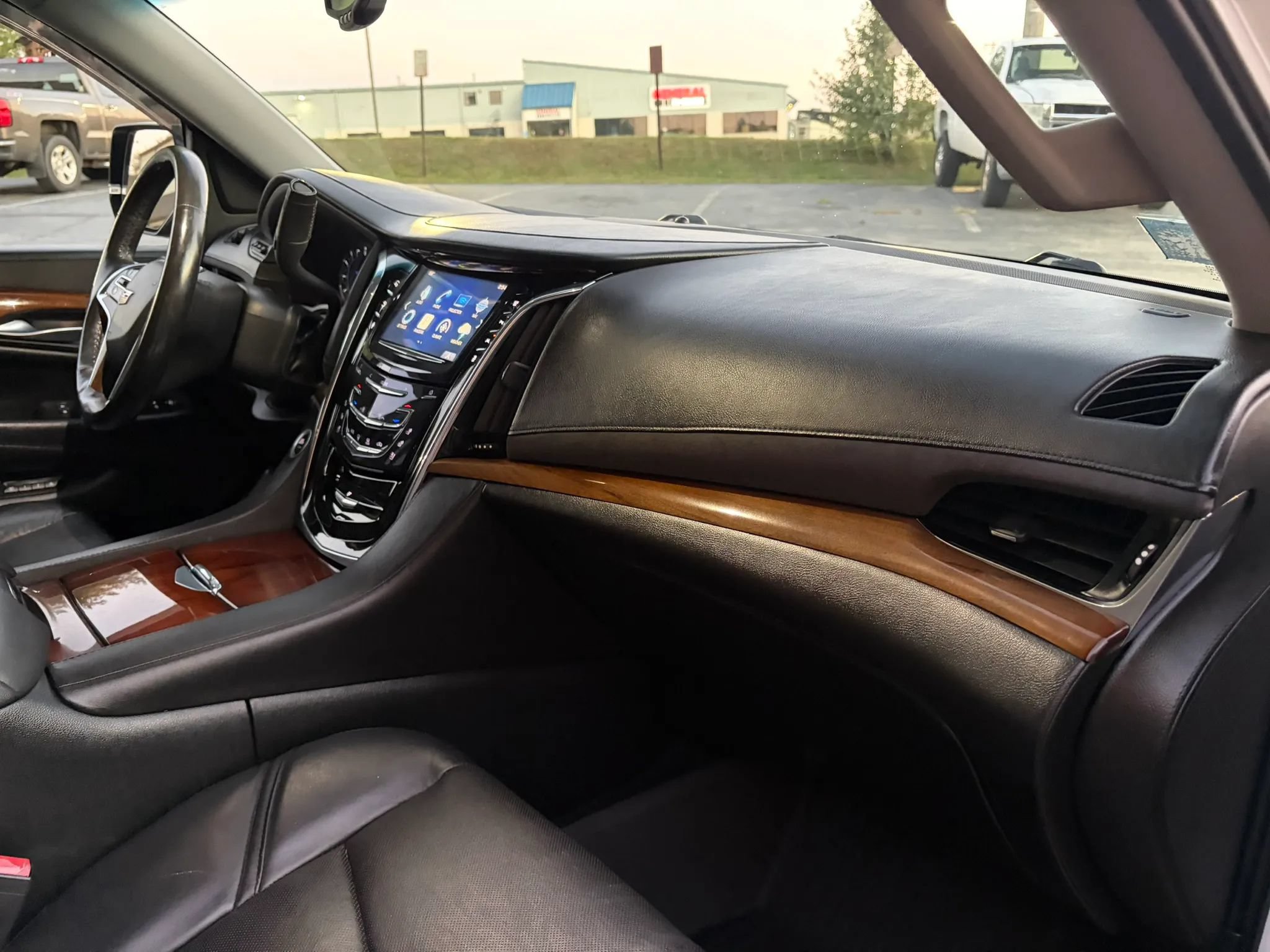 Used 2016 Cadillac Escalade Luxury AWD/4WD image 46