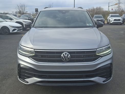 Used 2022 Volkswagen Tiguan SE R-Line AWD/4WD image 2