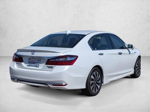 Used 2017 Honda Accord Touring image 5
