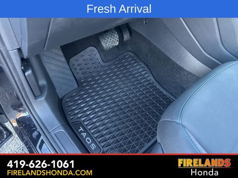 Used 2024 Volkswagen Taos SE image 14