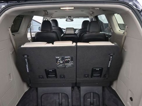 Used 2020 Kia Sedona EX FWD image 25