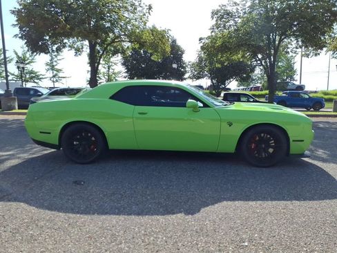 Used 2015 Dodge Challenger SRT Hellcat RWD image 6