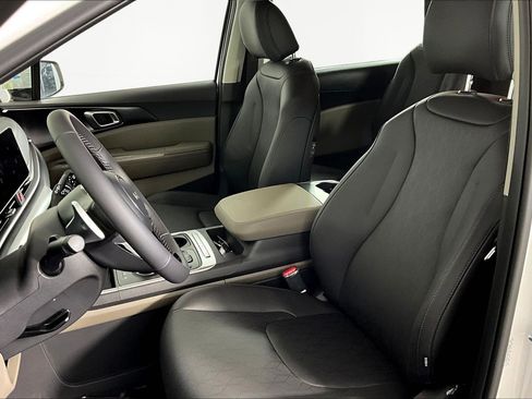 New 2026 Kia Carnival LXS FWD image 16