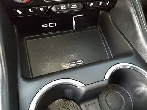 Used 2024 GMC Yukon XL SLT w/ SLT Luxury Package image 23