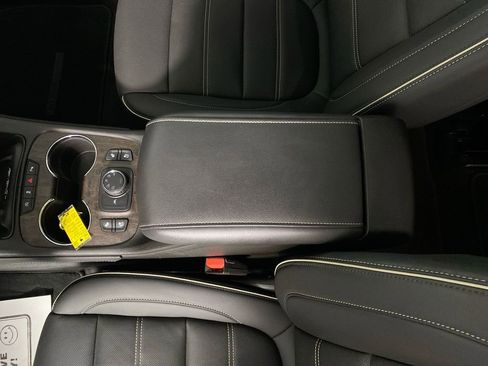 Certified 2023 GMC Acadia Denali w/ Denali Ultimate Package AWD/4WD image 20