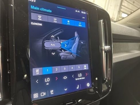 Used 2025 Volvo XC40 B5 Core image 15
