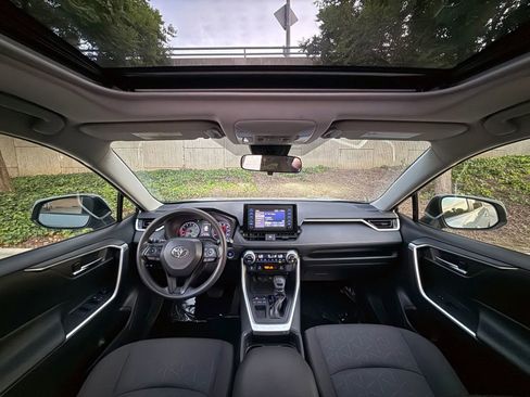 Used 2019 Toyota RAV4 XLE w/ Convenience Package image 18