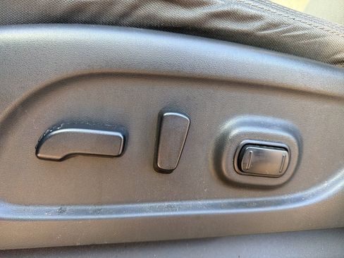 Used 2021 Nissan Titan SV w/ SV Convenience Package image 11