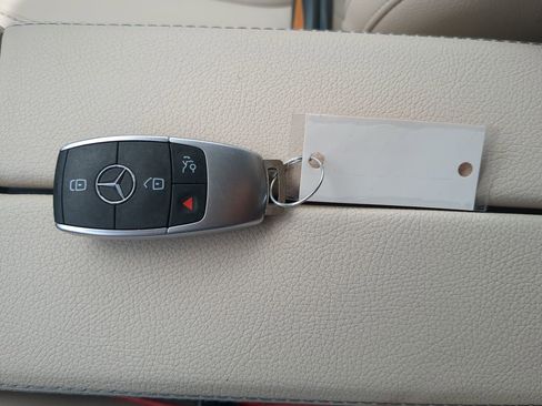 Used 2022 Mercedes-Benz GLB 250 w/ Premium Package Lite image 26