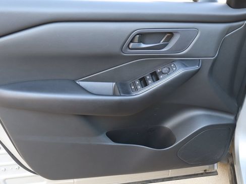 Used 2024 Nissan Rogue S FWD image 19