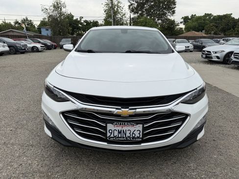 Used 2020 Chevrolet Malibu LT image 2