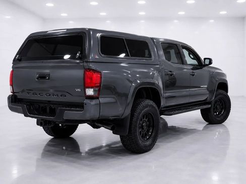 Used 2017 Toyota Tacoma TRD Sport w/ Premium & Technology Package AWD/4WD image 5