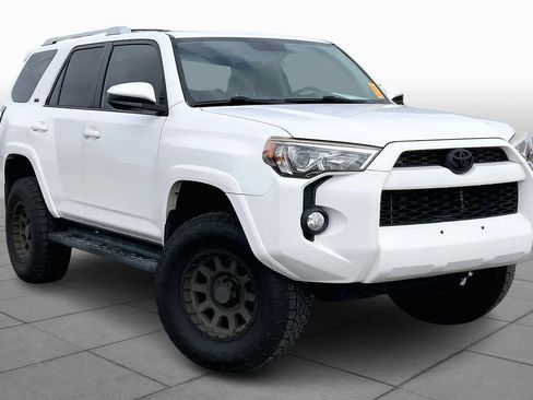 Used 2017 Toyota 4Runner SR5 image 3
