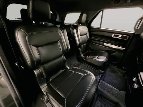 Certified 2022 Ford Explorer XLT w/ Equipment Group 202A AWD/4WD image 26