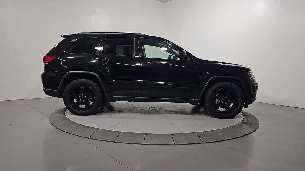 Used 2019 Jeep Grand Cherokee Laredo RWD image 7