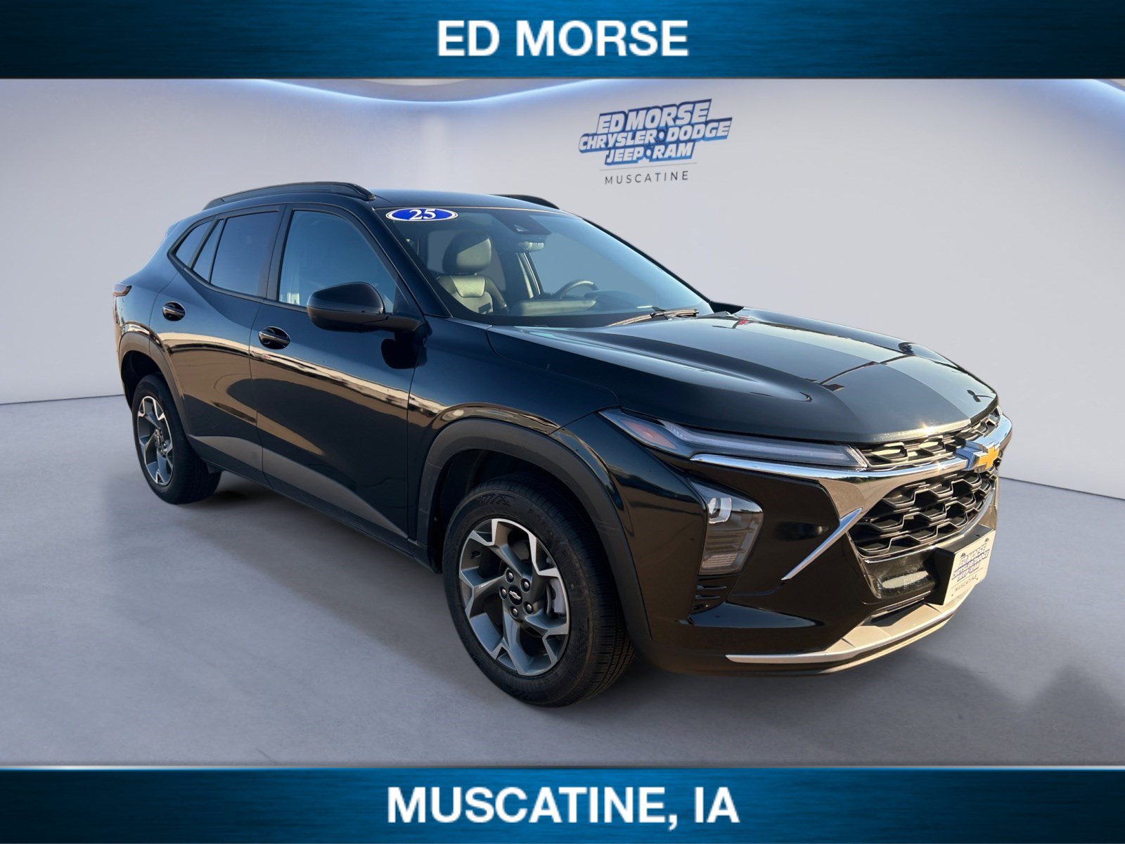 Used 2025 Chevrolet Trax LT FWD image 7