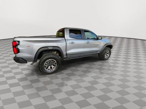 Used 2026 Chevrolet Colorado ZR2 w/ Technology Package AWD/4WD image 8