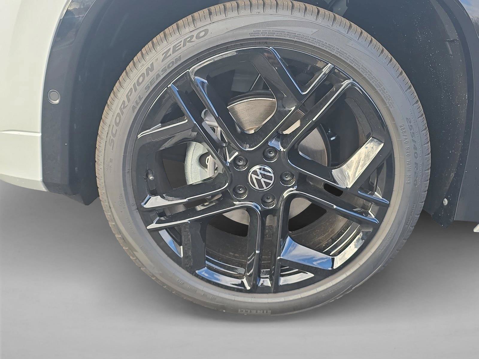 New 2026 Volkswagen Tiguan SE R-Line FWD image 10