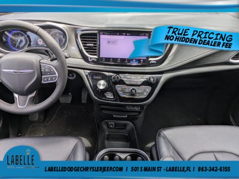 Used 2025 Chrysler Pacifica Select AWD/4WD image 14