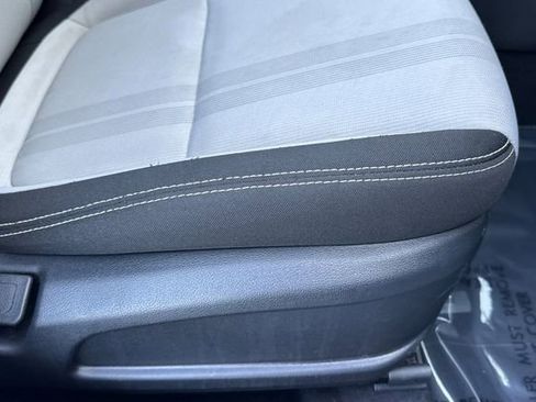 Used 2025 Hyundai Venue SEL FWD image 23