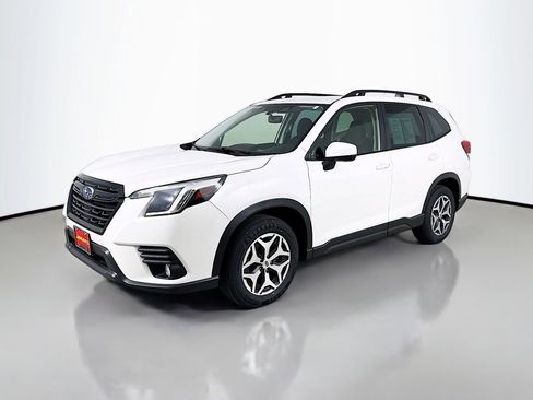 Used 2023 Subaru Forester Premium AWD/4WD image 3