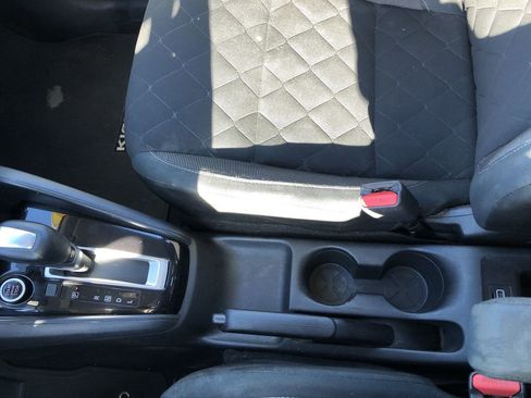 Used 2020 Nissan Kicks S image 17