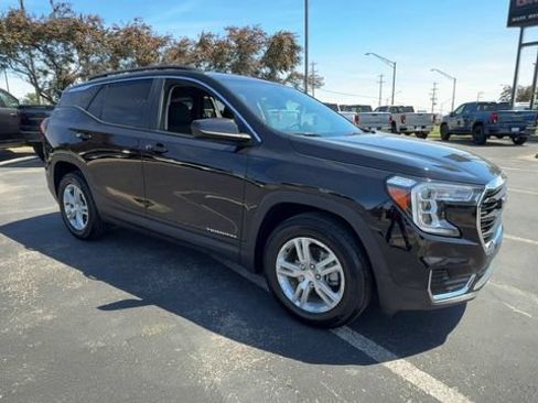 Used 2023 GMC Terrain SLE w/ Driver Convenience Package FWD image 2