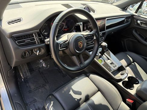 Used 2024 Porsche Macan AWD/4WD image 9