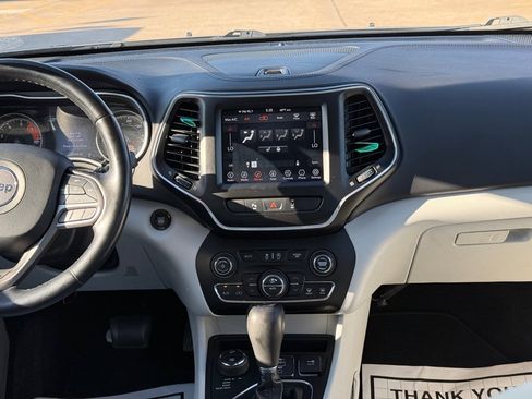 Used 2021 Jeep Cherokee Latitude Lux w/ Comfort/Convenience Group image 17