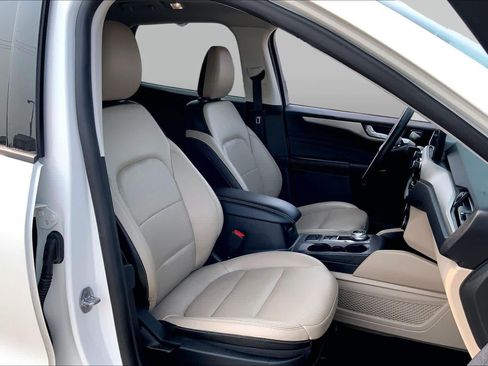 Used 2022 Ford Escape SEL w/ Technology Package FWD image 9