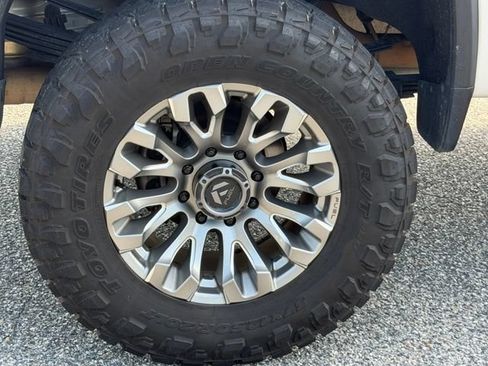 Used 2024 Chevrolet Silverado 2500 High Country w/ Technology Package AWD/4WD image 10
