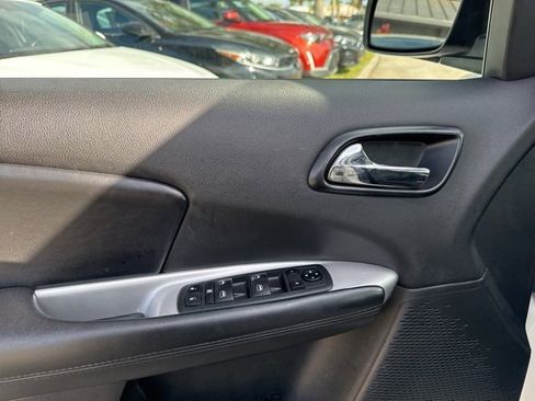 Used 2020 Dodge Journey SE w/ SE Popular Equipment Group image 25